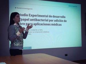 Presentación de Alejandra Amenábar sobre el desarrollo del papel antibacterial