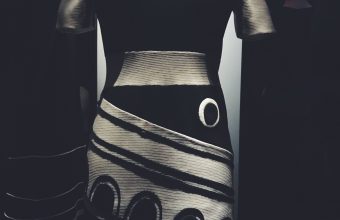 Museo de la Moda celebra sus diez años con exposición del artista chileno Marco Correa
