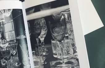 SEDA, CRISTAL, PLATA, PAPEL, MADERA Y CERÁMICA / COLECCIÓN DE LIBROS SOBRE LAS ARTES DECORATIVAS EN CHILE DESDE EL ANÁLISIS DE SUS MATERIALES