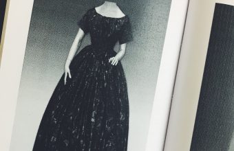 SEDA, CRISTAL, PLATA, PAPEL, MADERA Y CERÁMICA / COLECCIÓN DE LIBROS SOBRE LAS ARTES DECORATIVAS EN CHILE DESDE EL ANÁLISIS DE SUS MATERIALES