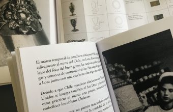 SEDA, CRISTAL, PLATA, PAPEL, MADERA Y CERÁMICA / COLECCIÓN DE LIBROS SOBRE LAS ARTES DECORATIVAS EN CHILE DESDE EL ANÁLISIS DE SUS MATERIALES