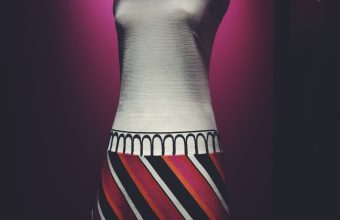Museo de la Moda celebra sus diez años con exposición del artista chileno Marco Correa