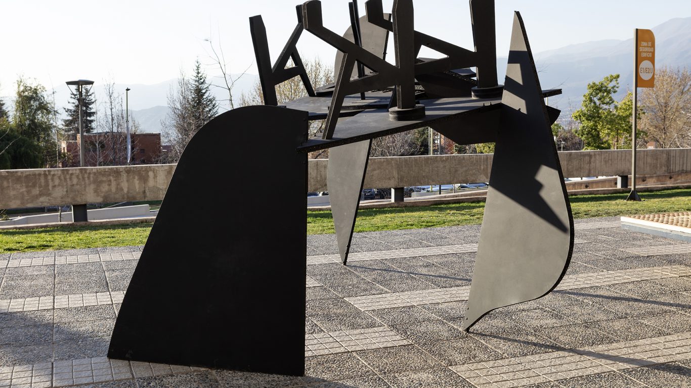 Estudiantes de HEAD-Genève y de Diseño UDD crearon nuevas versiones de ...