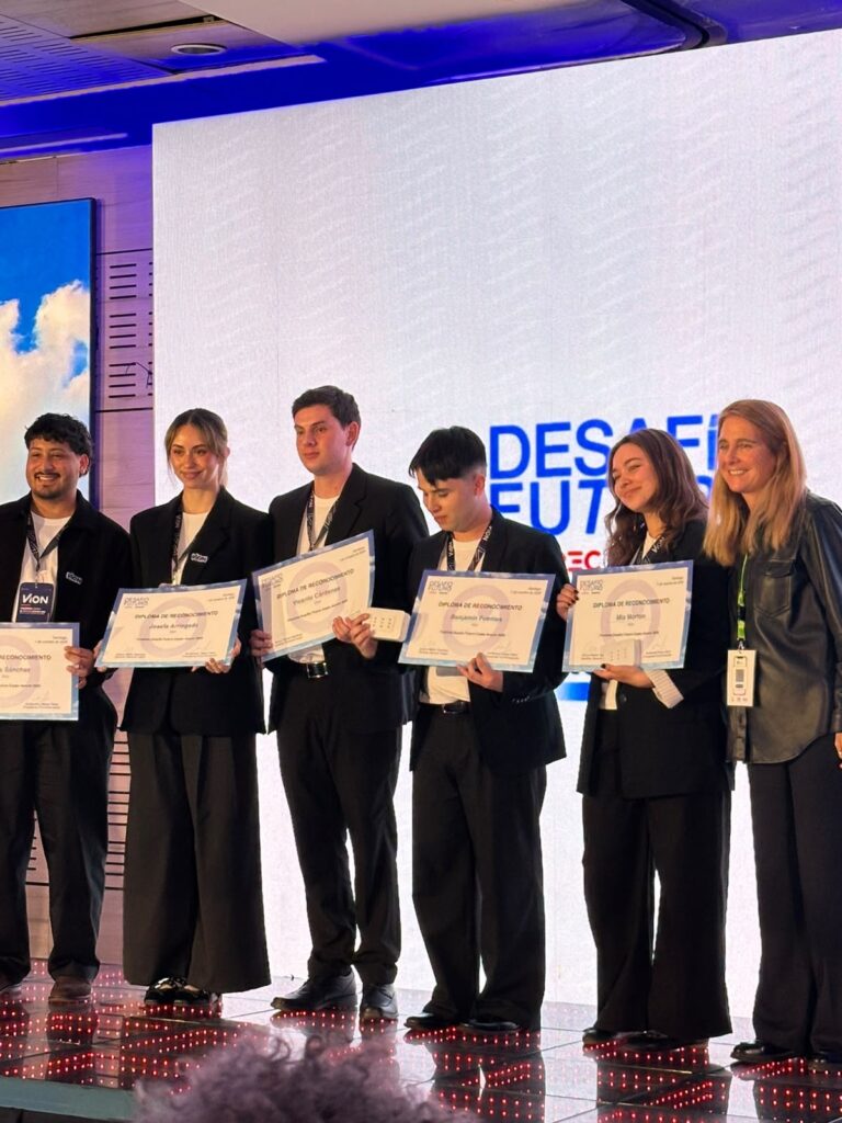 Líder: Benjamín Fuentes
Ingeniería Comercial, 5to año
Andrés Sánchez
Diseño Gráfico, 5to año
Josefa Arriagada
Ingeniería Civil Industrial, 5to año
Vicente Cárdenas
Diseño de Espacios y Objetos, 5to año